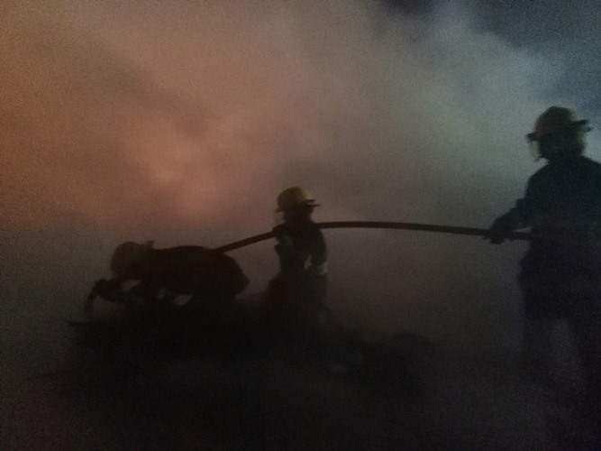 Incendio en ex papelera Massuh – Fotos del Destacamento El Pato de Bomberos (6)w