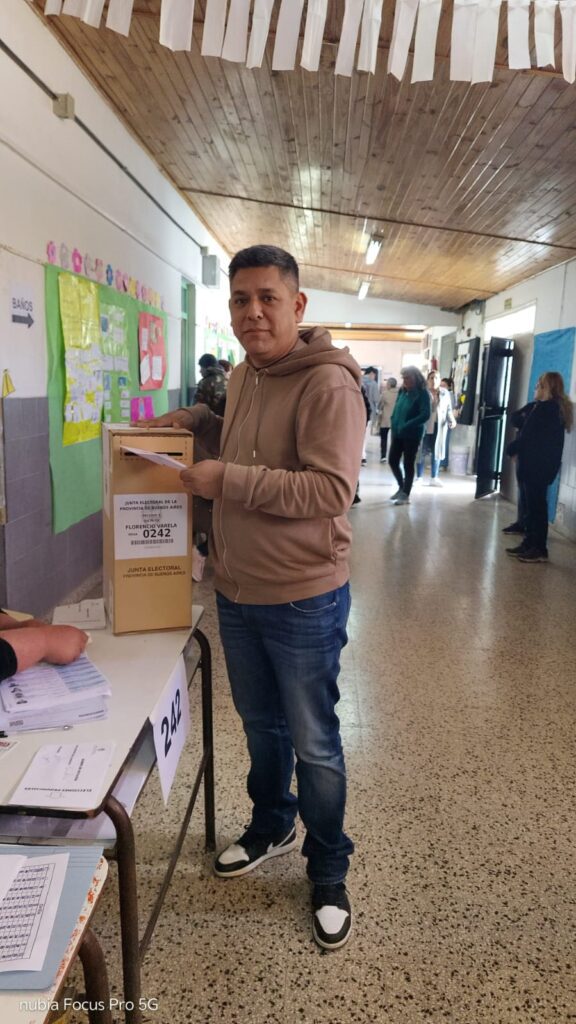 Gustavo Rearte votó en la Escuela Primaria 22 de Florencio Varela