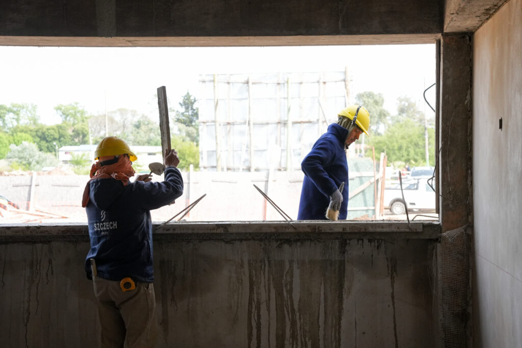 Construcción polo educativo dos escuelas mil alumnos La Carolina Florencio Varela 2025
