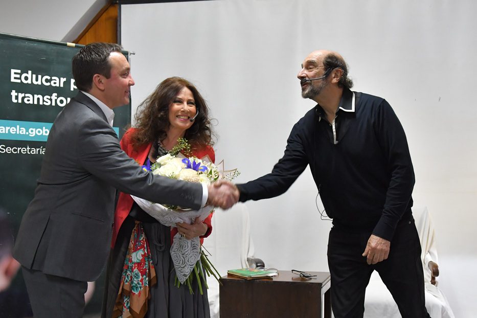 Luisa Kuliok presentó “Celebraciones” en la Feria del Libro de Florencio Varela