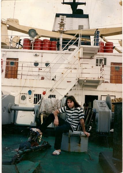 Germán Symcha trabajando como marinero en 1989