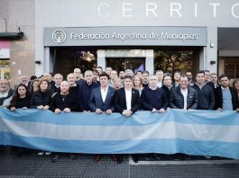 Andrés Watson, de Florencio Varela, junto a otros intendentes