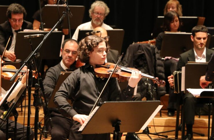 Marcos Carreras, violinista prodigio de 13 años, tocará junto a la Orquesta Sinfónica Municipal de Florencio Varela.