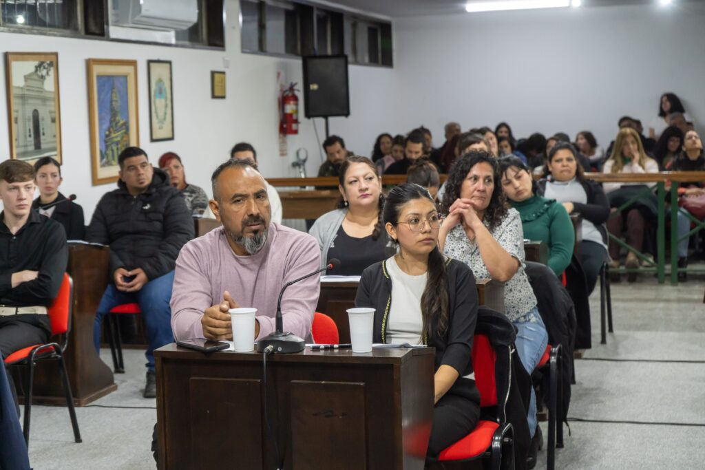 Estudiantes participan del 8° Parlamento Bonaerense de Jóvenes, Adultos y Adultos Mayores en Florencio Varela.