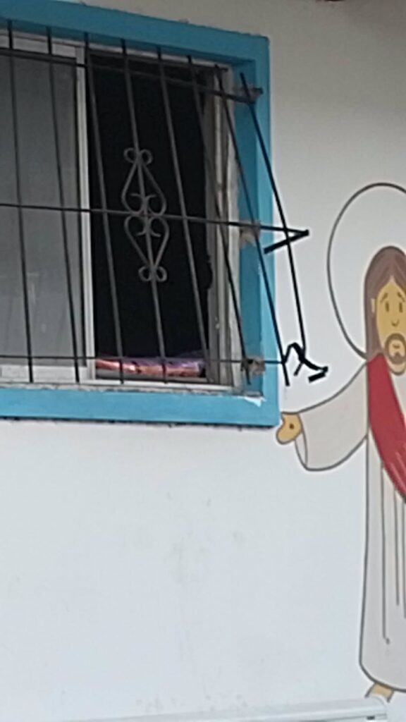 Frente de la parroquia Virgen de Itatí, ubicada en la calle Virgen de Itatí 911, en Florencio Varela.